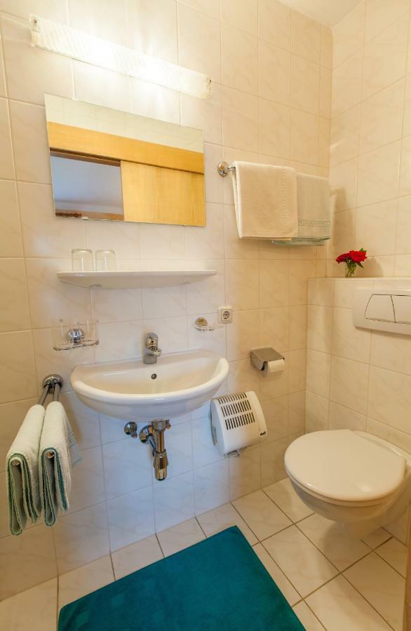 לינה וארוחת בוקר מאיירהופן Gaestehaus Elisabeth מראה חיצוני תמונה