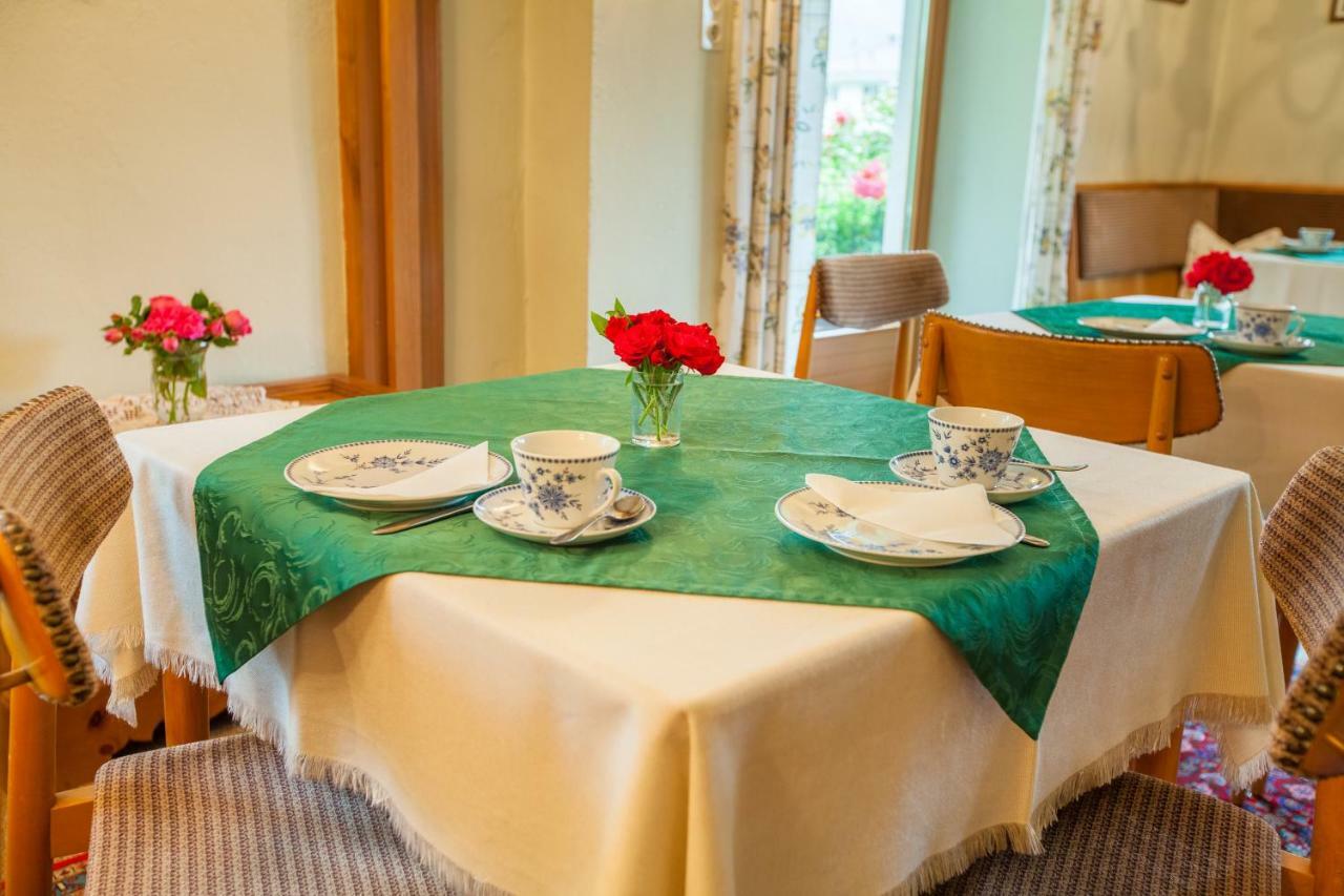 לינה וארוחת בוקר מאיירהופן Gaestehaus Elisabeth מראה חיצוני תמונה