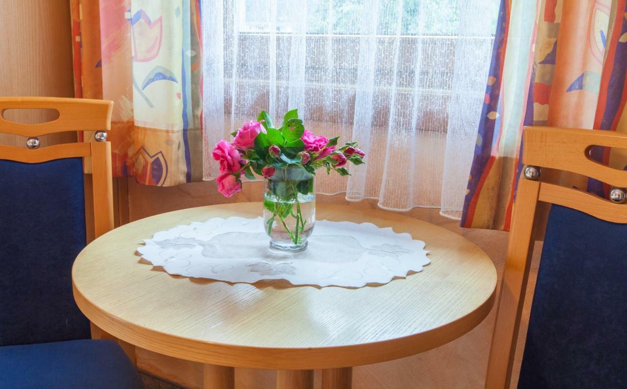 לינה וארוחת בוקר מאיירהופן Gaestehaus Elisabeth מראה חיצוני תמונה