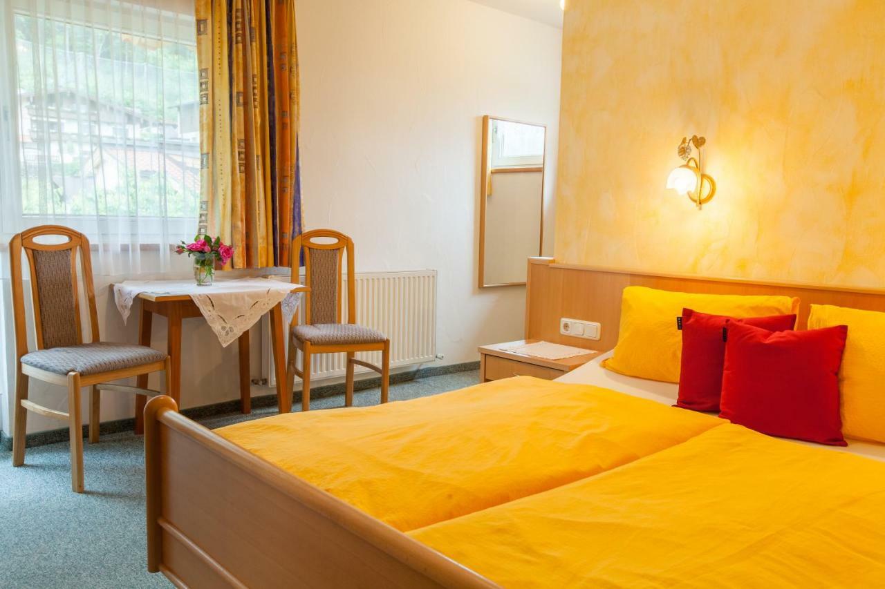 לינה וארוחת בוקר מאיירהופן Gaestehaus Elisabeth מראה חיצוני תמונה